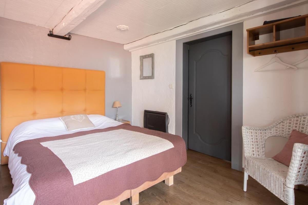 Chambres D'Hotes Le Domaine Des Remparts Селеста Номер фото