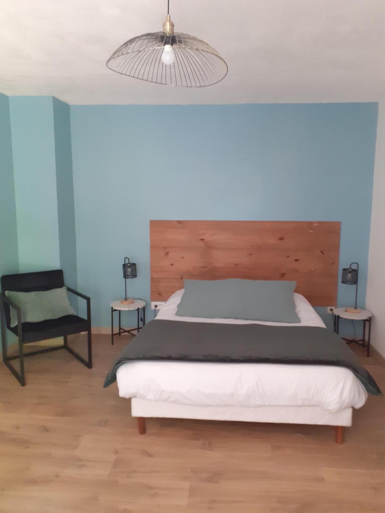 Chambres D'Hotes Le Domaine Des Remparts Селеста Номер фото